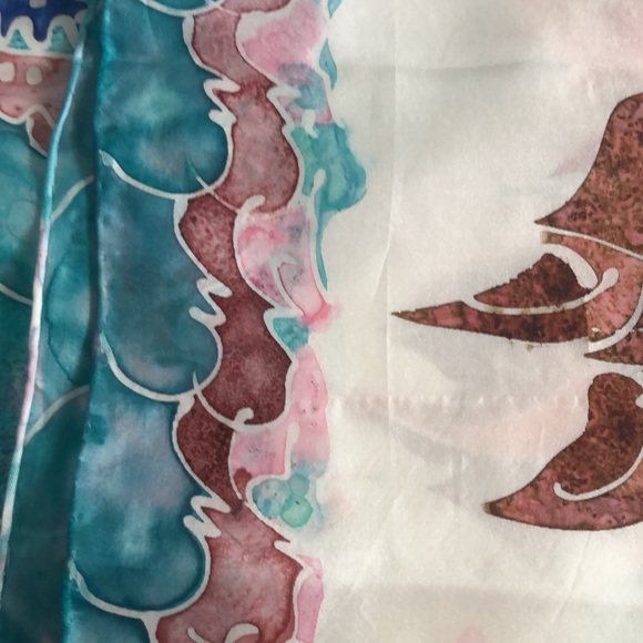 VTG  Custom-printed  and  hand-rolled 100% Silk Gorgeous Oblong Scarf - Picture 5 of 16